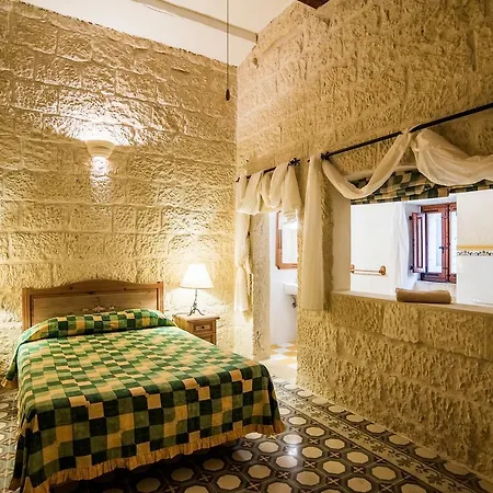 Ta'Karmni Farmhouse B&B * 가르브