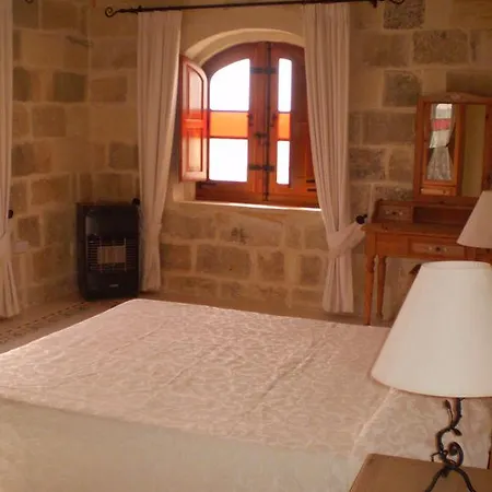 Ta'Karmni Farmhouse B&B *