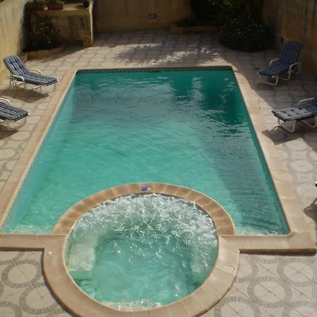 Landhuis Ta'Karmni Farmhouse B&B Għarb