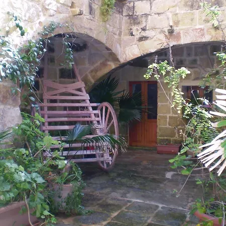 Ta'Karmni Farmhouse B&B * Għarb