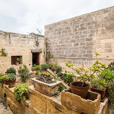 Landhuis Ta'Karmni Farmhouse B&B *