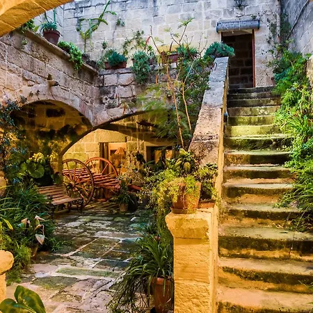 Ta'Karmni Farmhouse B&B * Għarb