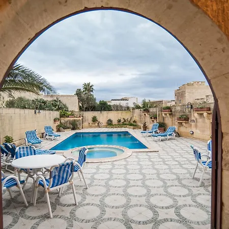Ta'Karmni Farmhouse B&B Għarb