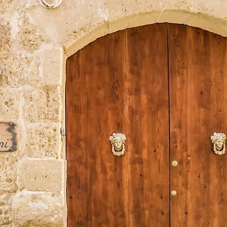 Ta'Karmni Farmhouse B&B Għarb