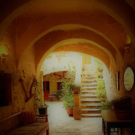 Ta'Karmni Farmhouse B&B * Għarb