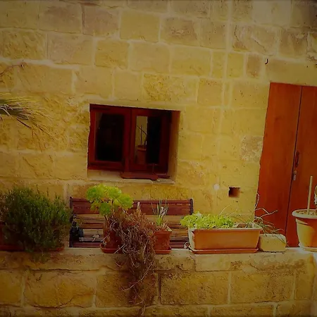 Landhuis Ta'Karmni Farmhouse B&B