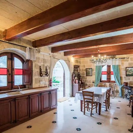 Ta'Karmni Farmhouse B&B * Għarb