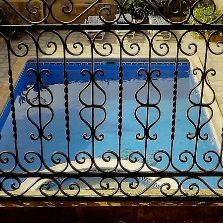 Ta'Karmni Farmhouse B&B * Għarb