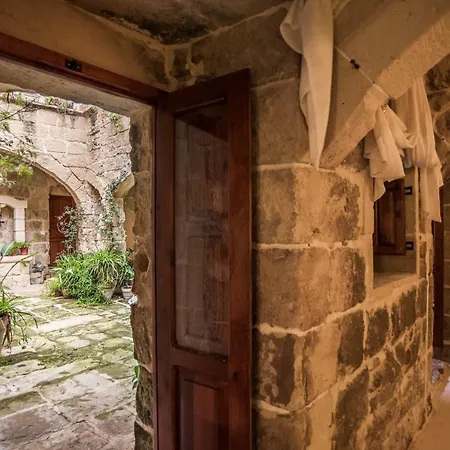Landhuis Ta'Karmni Farmhouse B&B Għarb