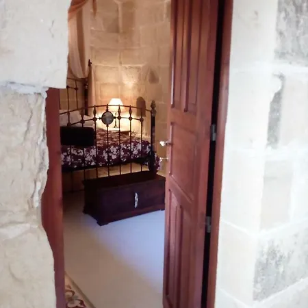 Ta'Karmni Farmhouse B&B * Għarb