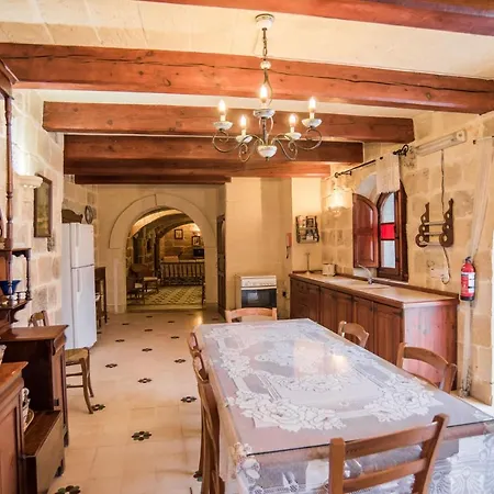 Ta'Karmni Farmhouse B&B * Għarb