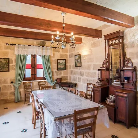 Ta'Karmni Farmhouse B&B * Għarb